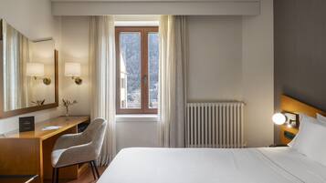 Double Room | Premium bedding, down comforters, memory foam beds, minibar