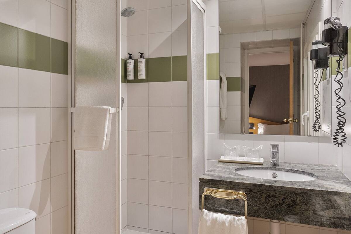 double interior | bathroom | designer toiletries, hair dryer, towels, soap