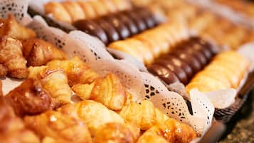 Daily full breakfast (EUR 14 per person)