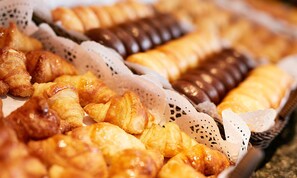 A variety of pastries arranged on a tray. - Hotel de l'Isard (Andorra la Vella)