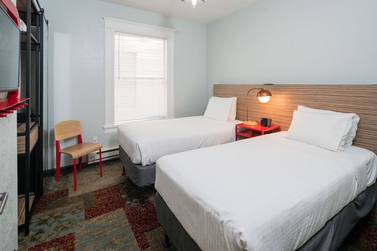 Remodeled Double Twin Shared Bathroom | Desk, blackout drapes, iron/ironing board, free WiFi