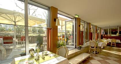 Westlife Apart Hotel