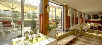 Westlife Apart Hotel