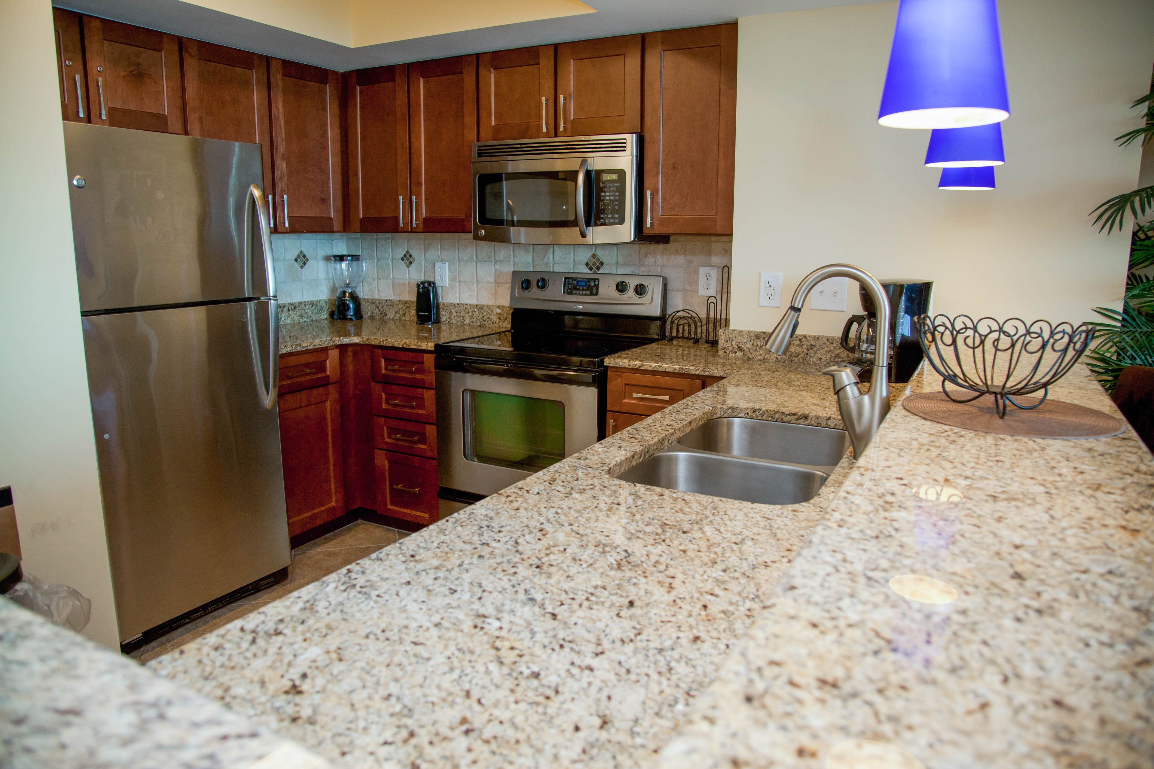 deluxe condo, 3 bedrooms, non smoking, ocean view | private kitchen | full-sized fridge, microwave, oven, stovetop