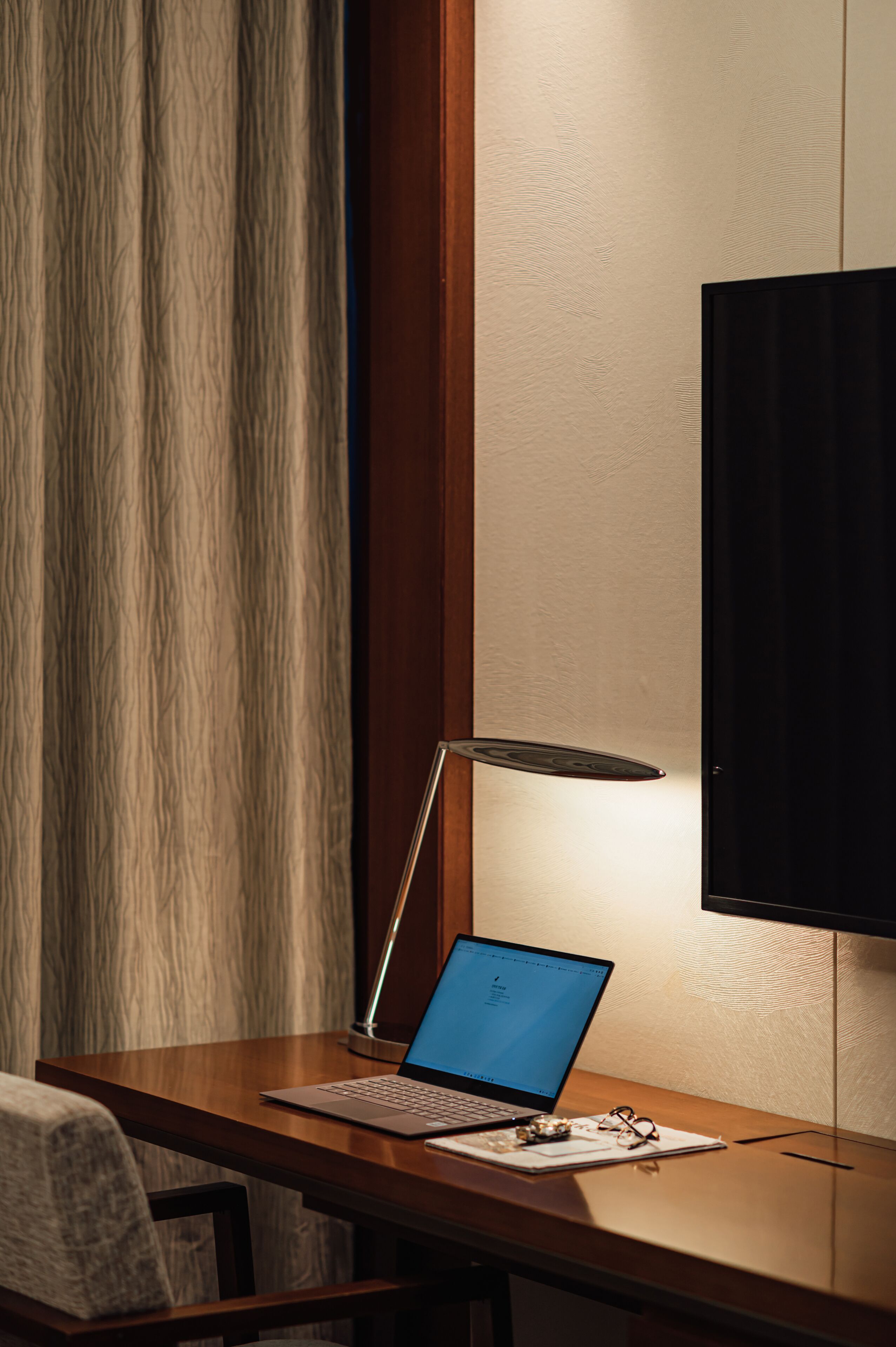 premium bedding, in-room safe, desk, free wifi