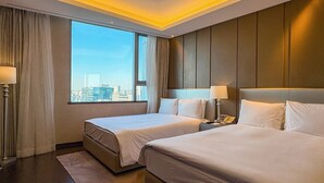 A hotel room with two beds, a city view, and a modern design. - LOTTE CITY HOTEL GURO (Seoul)