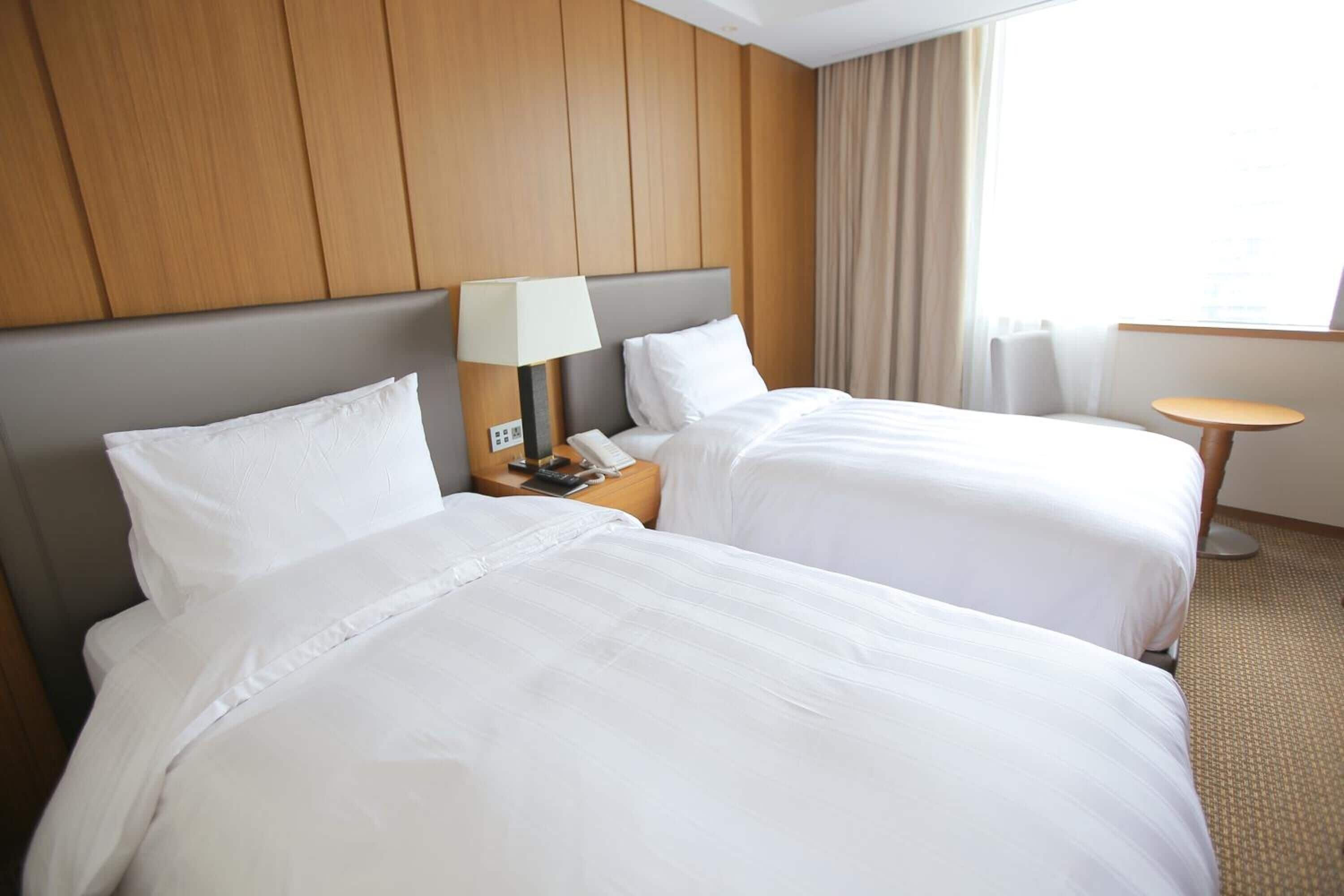 standard twin room | premium bedding, in-room safe, desk, free wifi