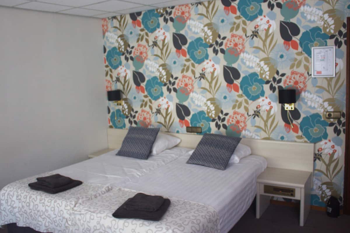 family room, multiple beds | free wifi, bed sheets