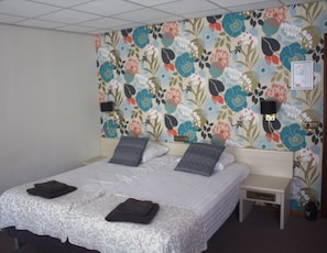 Familierom, flere senger | Wi-fi (inkludert) og sengetøy