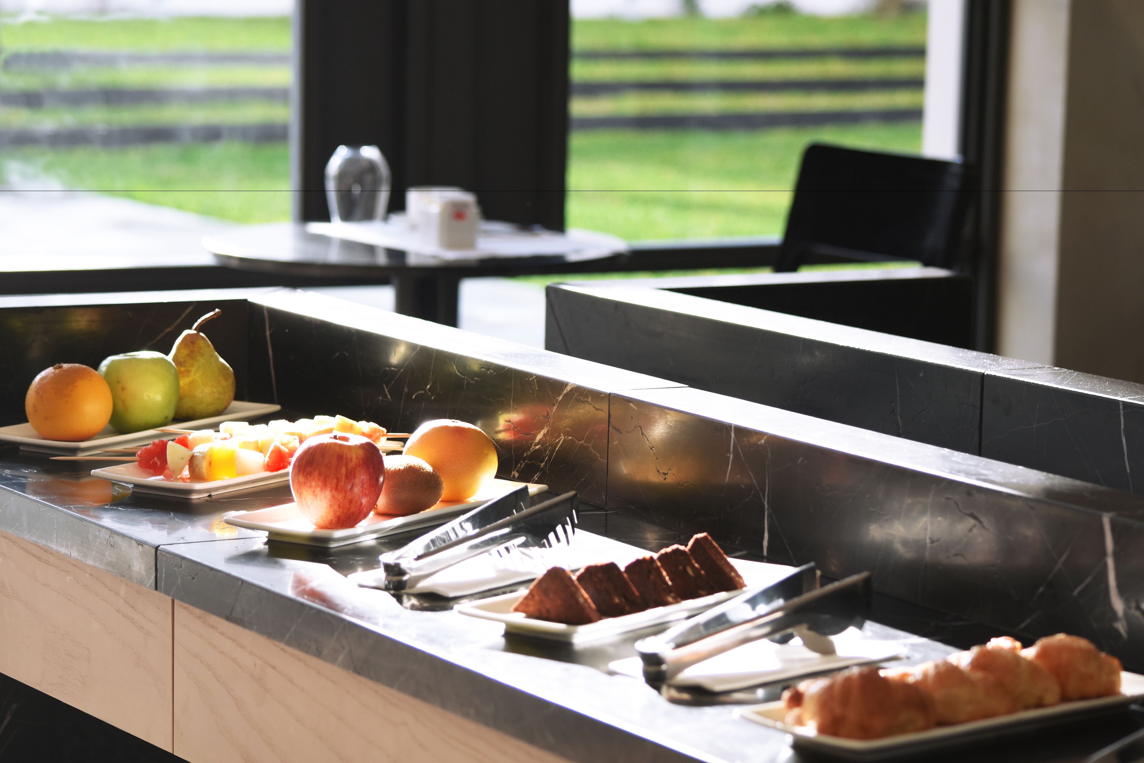 Daily buffet breakfast (USD 12 per person)