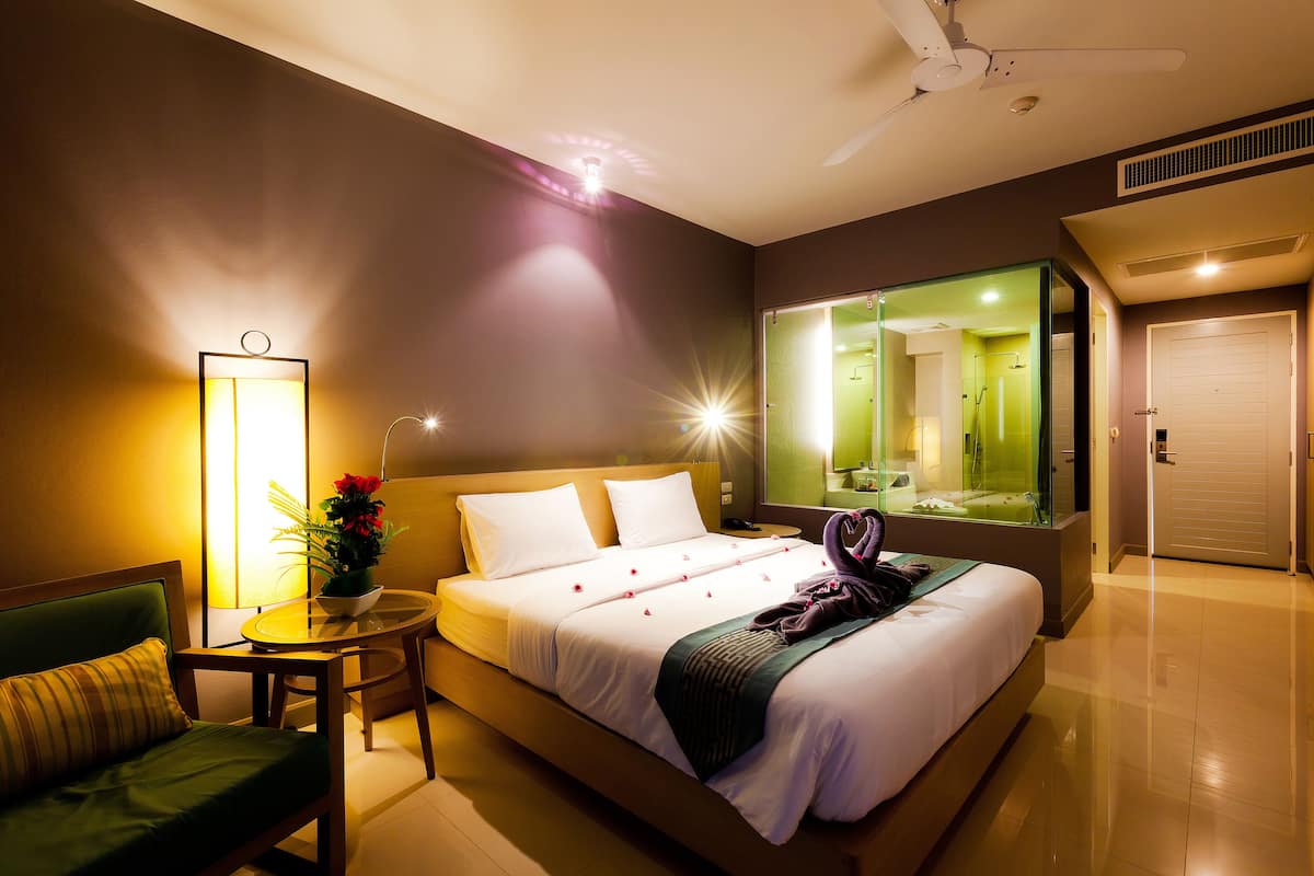 1 bedroom, premium bedding, in-room safe, desk
