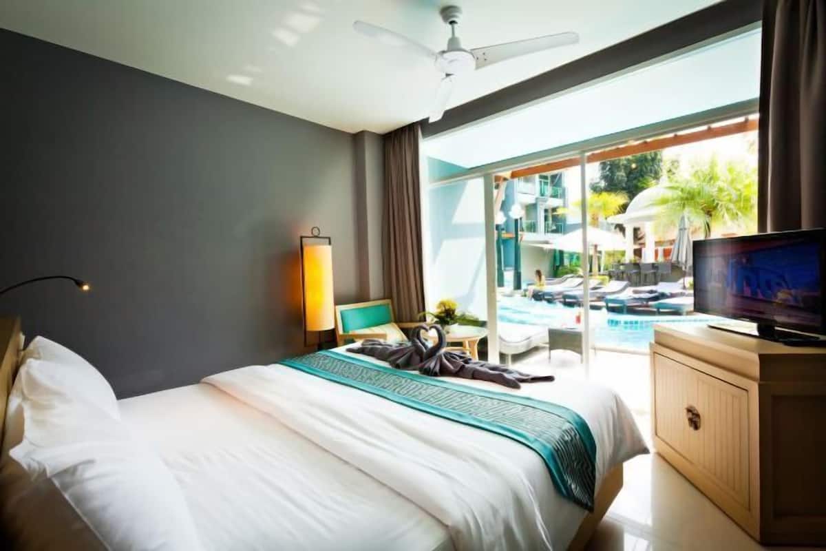 1 bedroom, premium bedding, in-room safe, desk