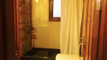 Deluxe-rum | Badrum | Dusch, hårtork och handdukar