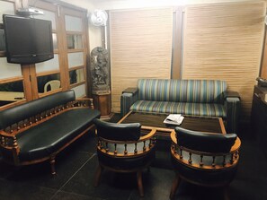 Bar-salon dans le hall