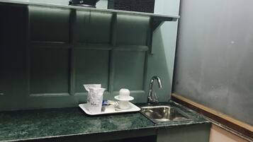 Coffee/tea maker, fridge, electric kettle