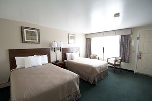 客房, 2 張標準雙人床, 非吸煙房 | 書桌、熨斗/熨衣板、搖籃/嬰兒床、折疊床/加床