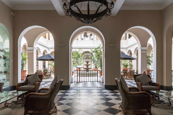 Lobby sitting area - LP Los Portales Hotel Piura (Piura)
