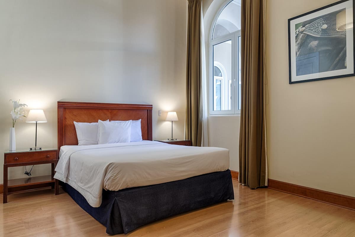 Minibar, värdeförvaringsskåp på rummet, skrivbord och gratis wi-fi