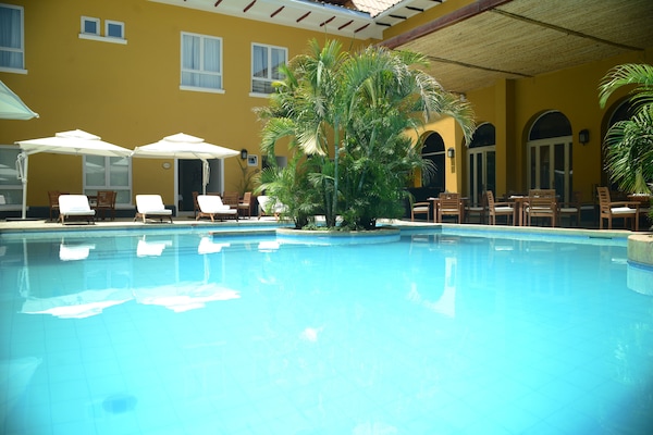 Kolam renang outdoor