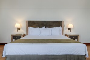 Superior kamer, 1 kingsize bed | Een minibar, een kluis op de kamer, een bureau, gratis wifi