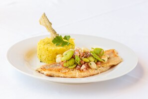 Frokost, lunsj og middag serveres