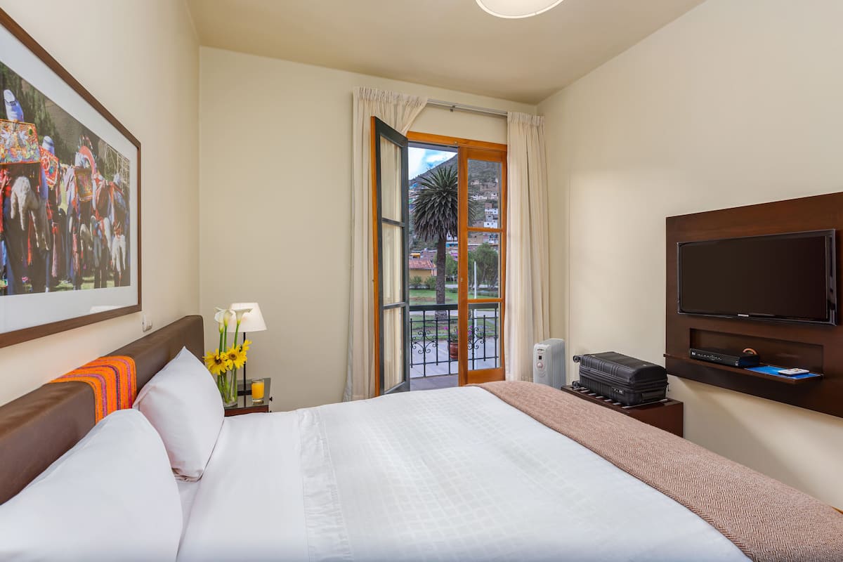 Executive kamer | Luxe beddengoed, een bureau, verduisterende gordijnen, gratis wifi