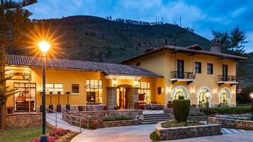 Fassade der Unterkunft â Abend/Nacht