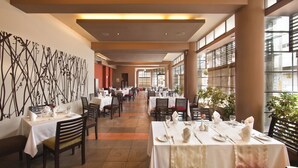 Breakfast, lunch and dinner served - LP Los Portales Chiclayo (Chiclayo)
