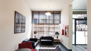 Lobby sitting area - LP Los Portales Chiclayo (Chiclayo)