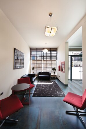 Lobby sitting area - LP Los Portales Chiclayo (Chiclayo)