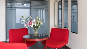 Lobby sitting area - LP Los Portales Chiclayo (Chiclayo)