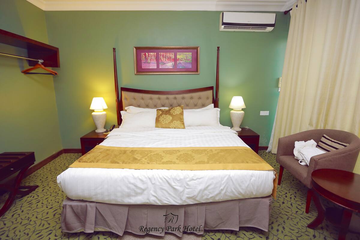 Suite | In-room safe