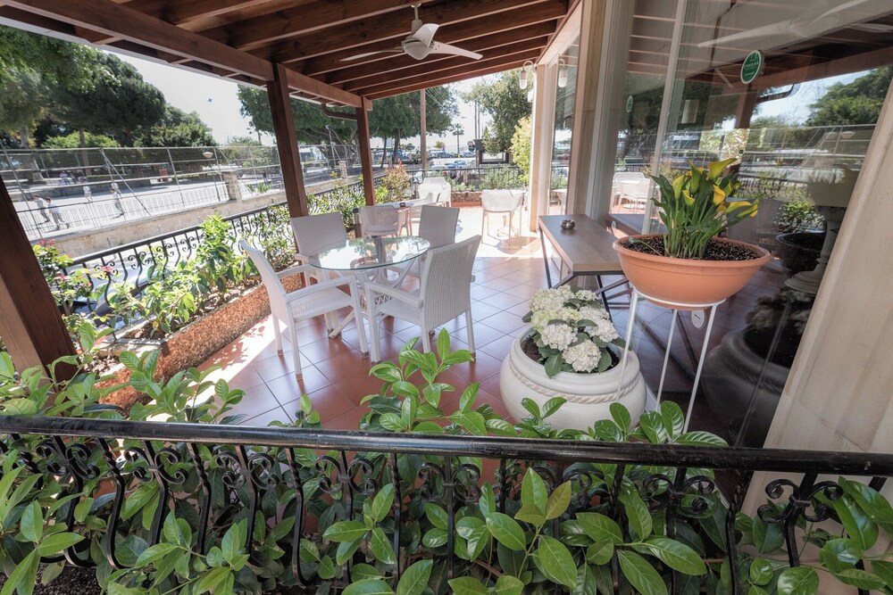 Boutique Hotel Limassol | Chrielka by null