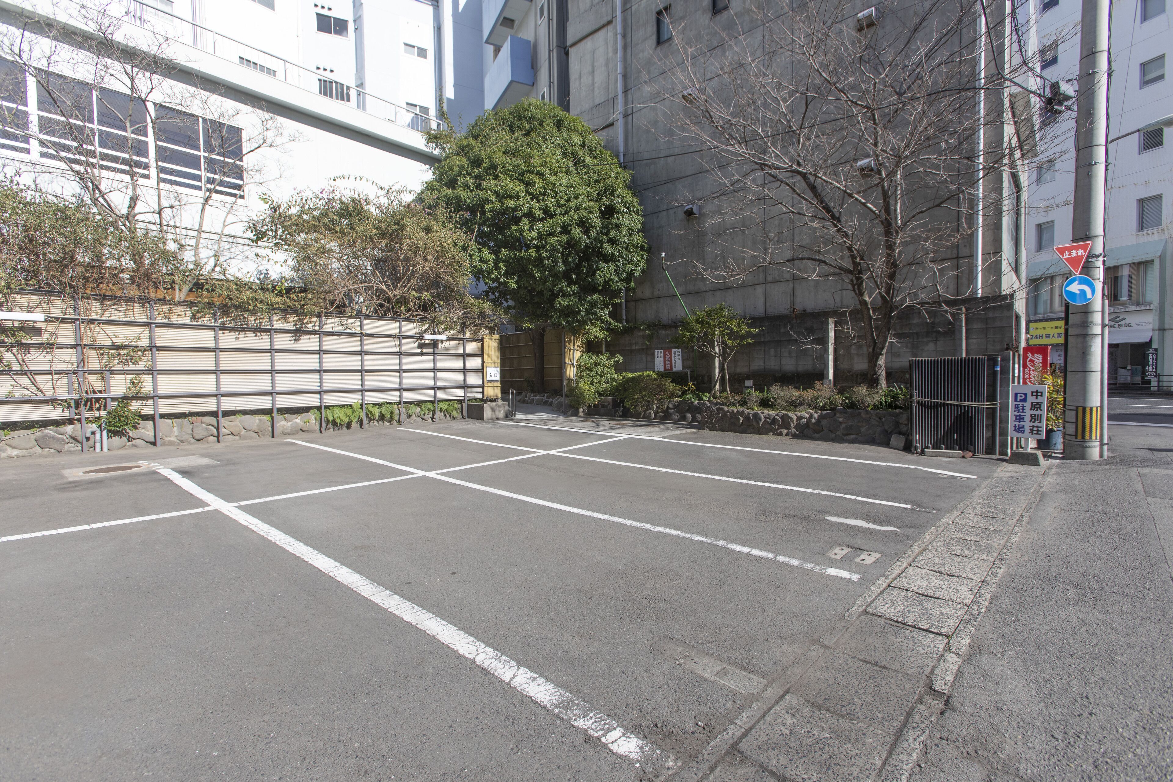 self-parking (surcharge) 1100 per day