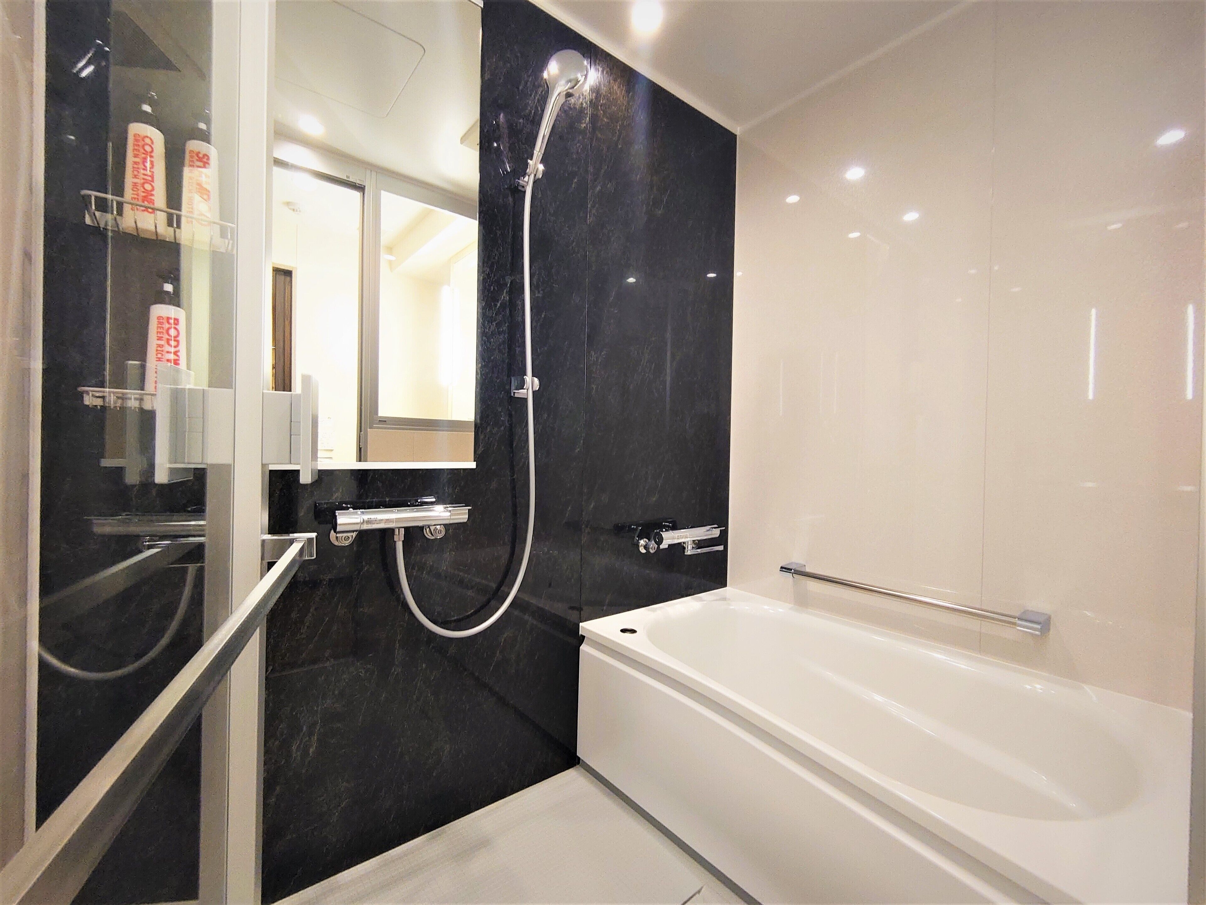 combined shower/bathtub, free toiletries, hair dryer, slippers