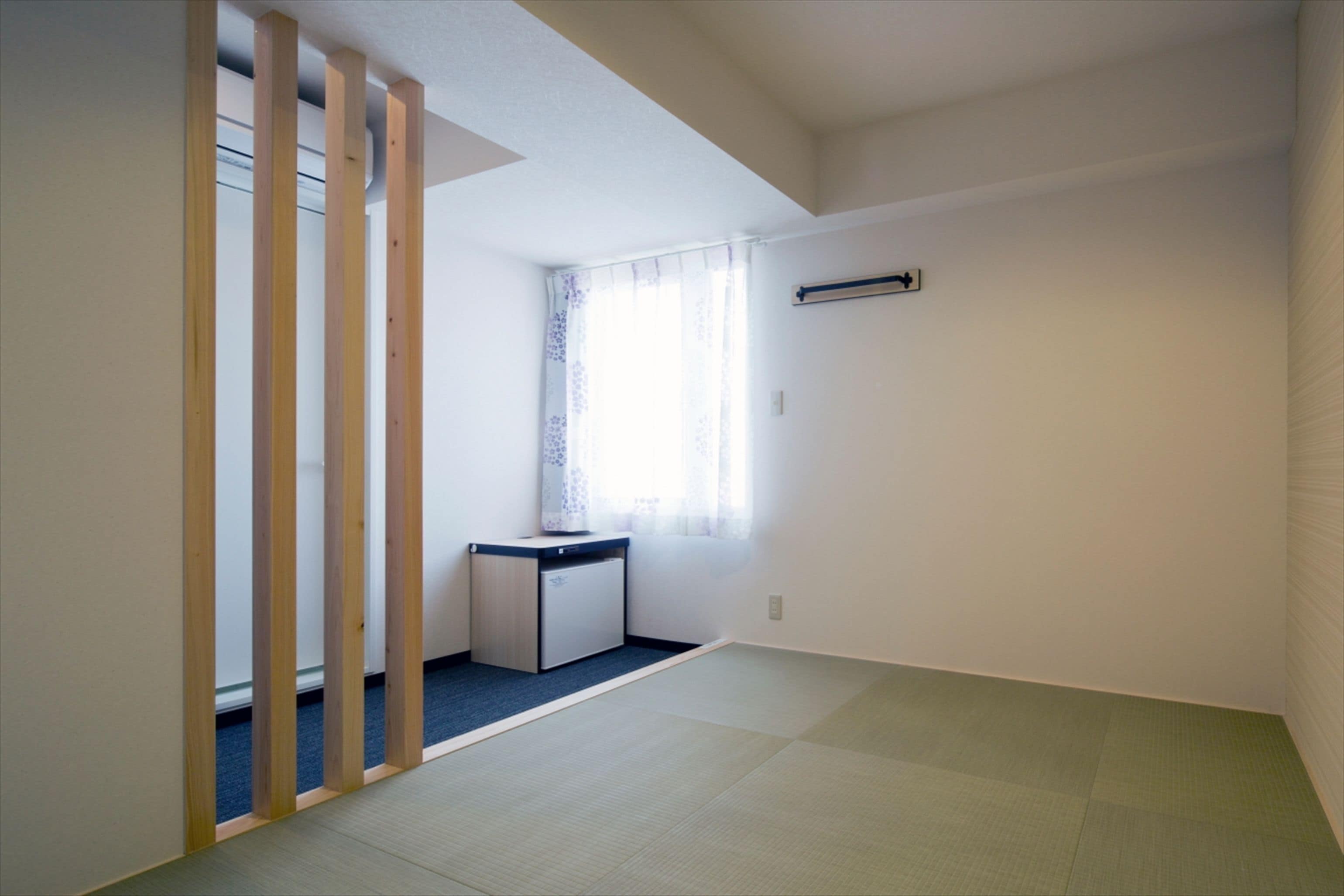 1 bedroom, down duvets, desk, blackout curtains