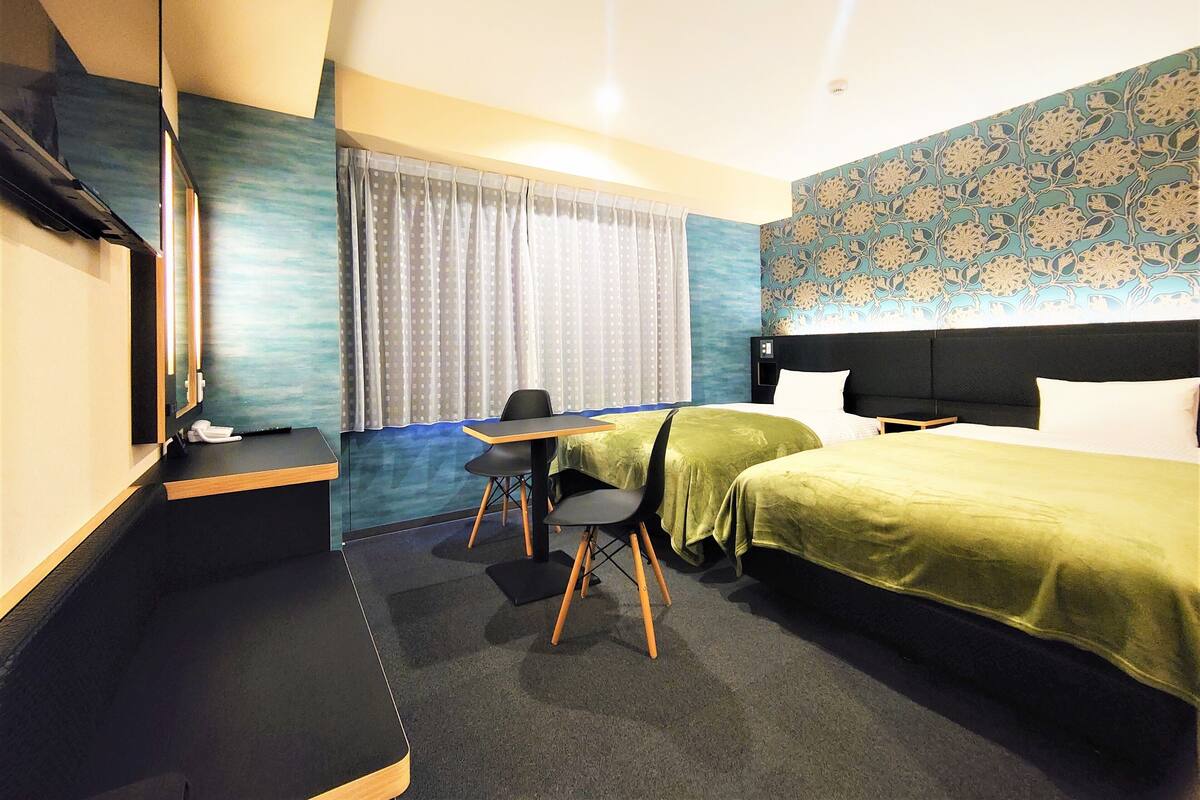 Down duvets, desk, blackout curtains, soundproofing