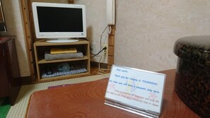 Premium bedding, down duvets, desk, blackout curtains - Asakusa Ryokan Toukaisou (Tokyo)