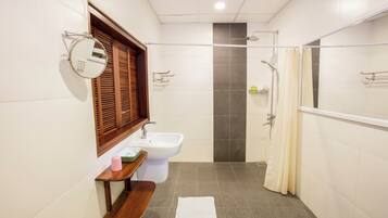 DELUXE D5 D6 D7 | Bathroom