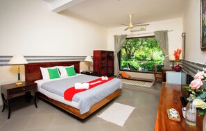 Super Deluxe S1 S2 | In-room safe, individually decorated, individually furnished, desk - Cat Tien Jungle Lodge (Tan Phu)