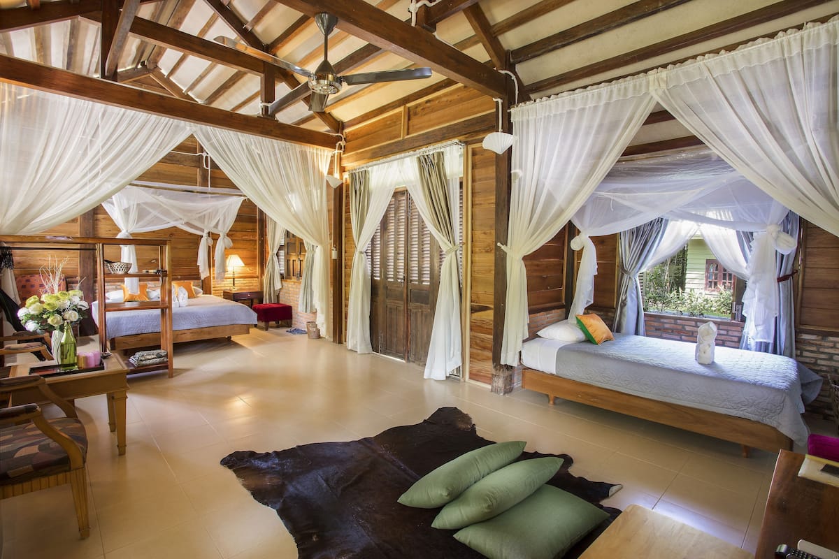 Caja de seguridad en la habitación y decoración personalizada