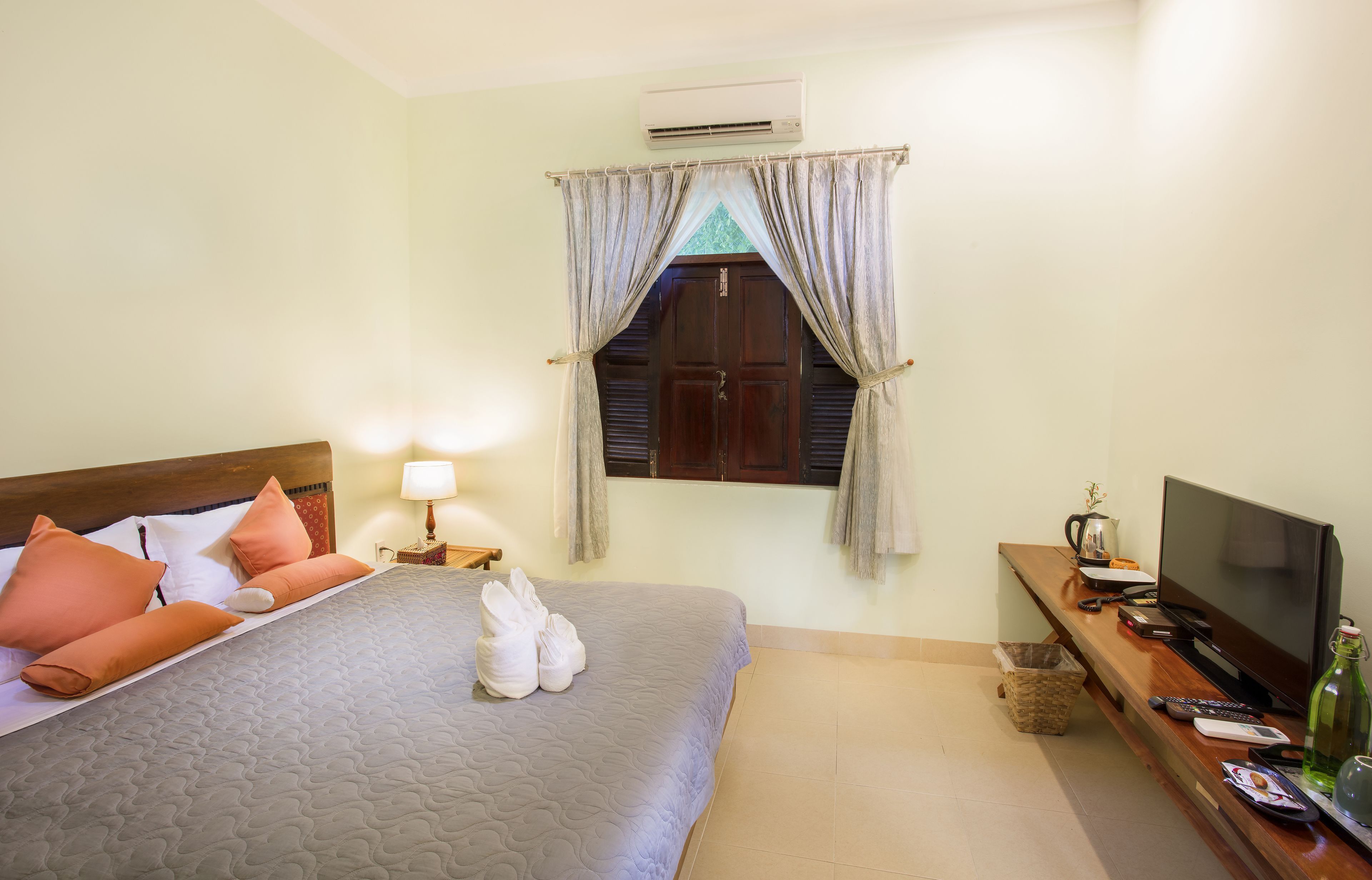 In-room safe, individually decorated, individually furnished, desk