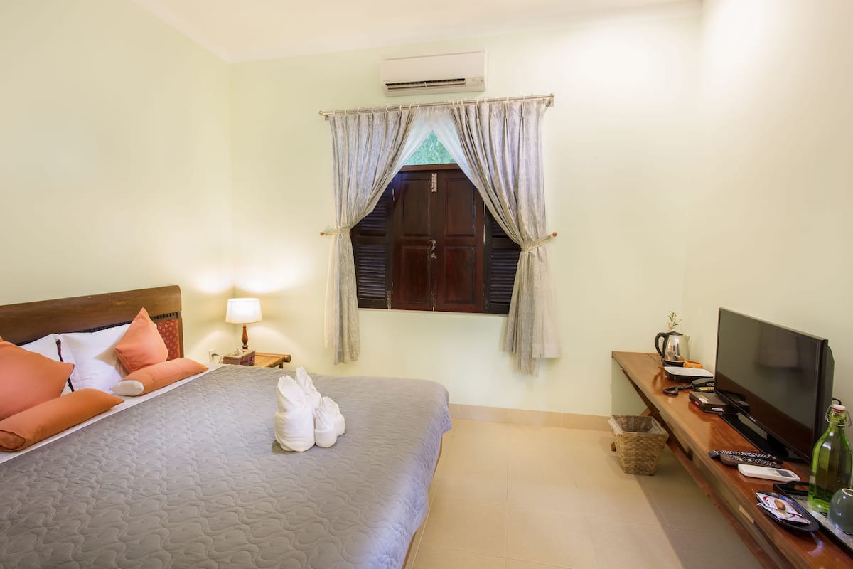 Caja de seguridad en la habitación y decoración personalizada