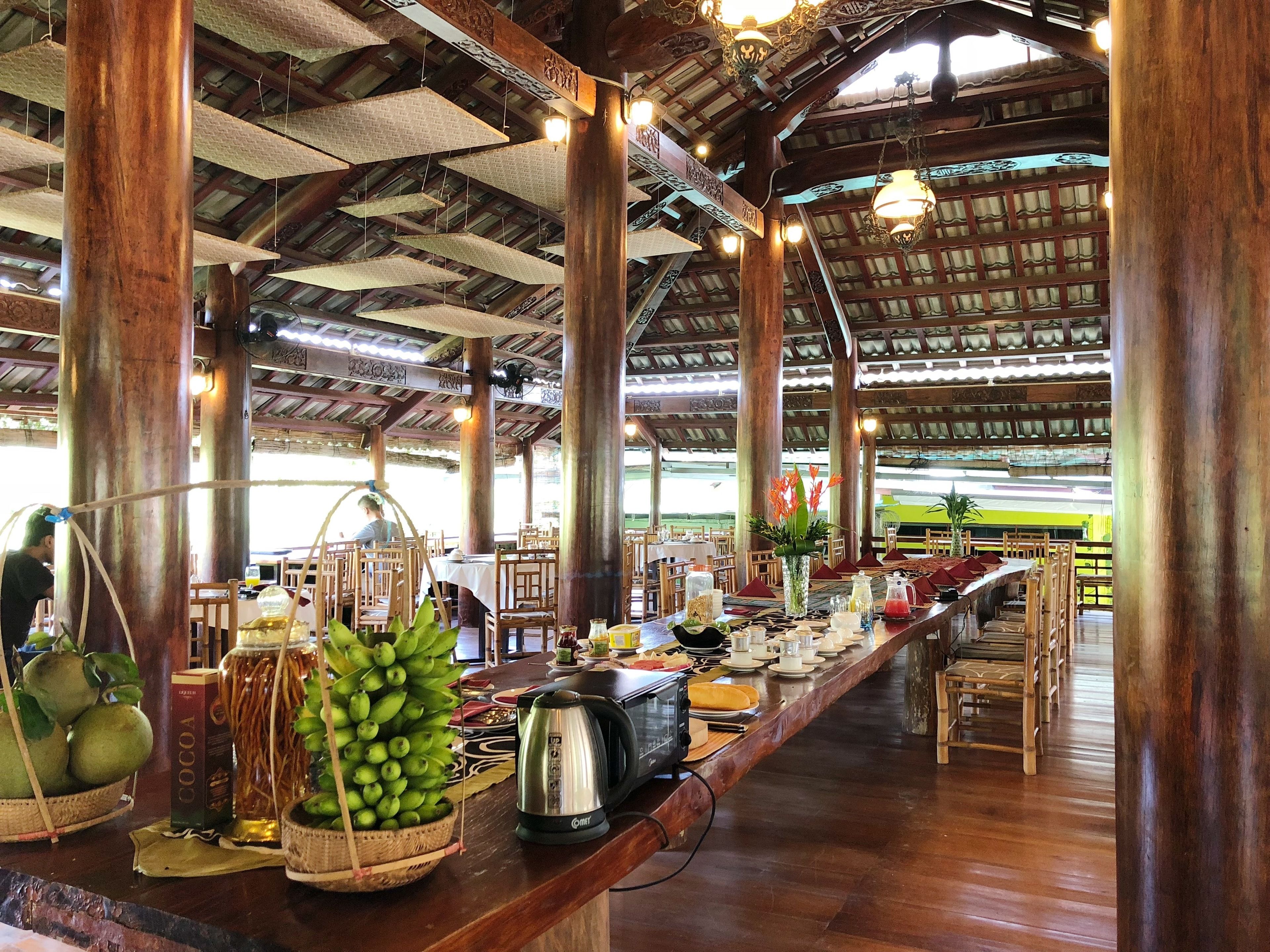 free daily full breakfast