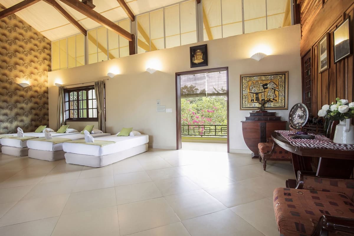 Caja de seguridad en la habitación y decoración personalizada