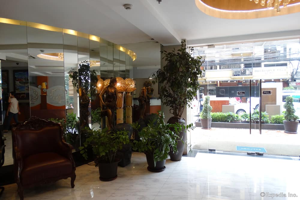 Silver Oaks Suite Hotel