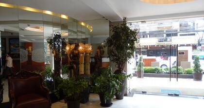 Silver Oaks Suite Hotel