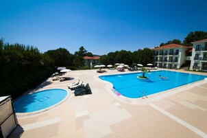 Seasonal outdoor pool, pool umbrellas, sun loungers