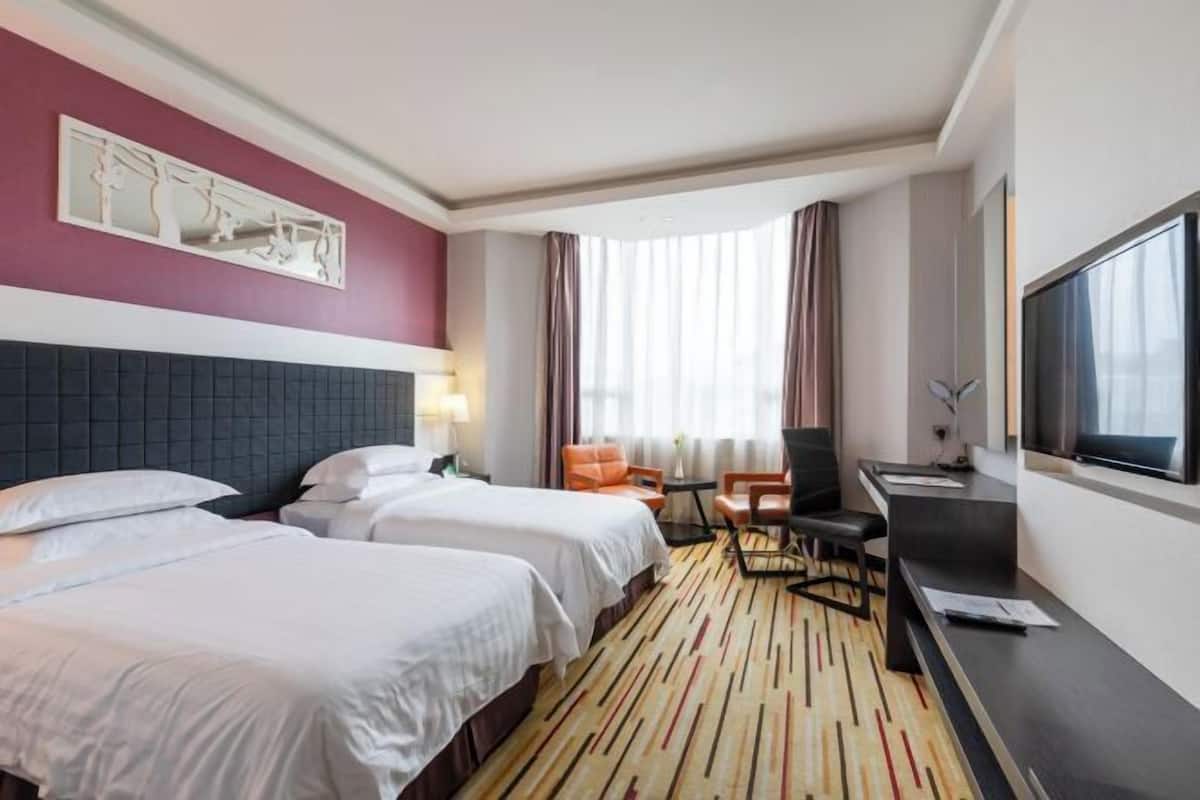 1 bedroom, free minibar, in-room safe, desk
