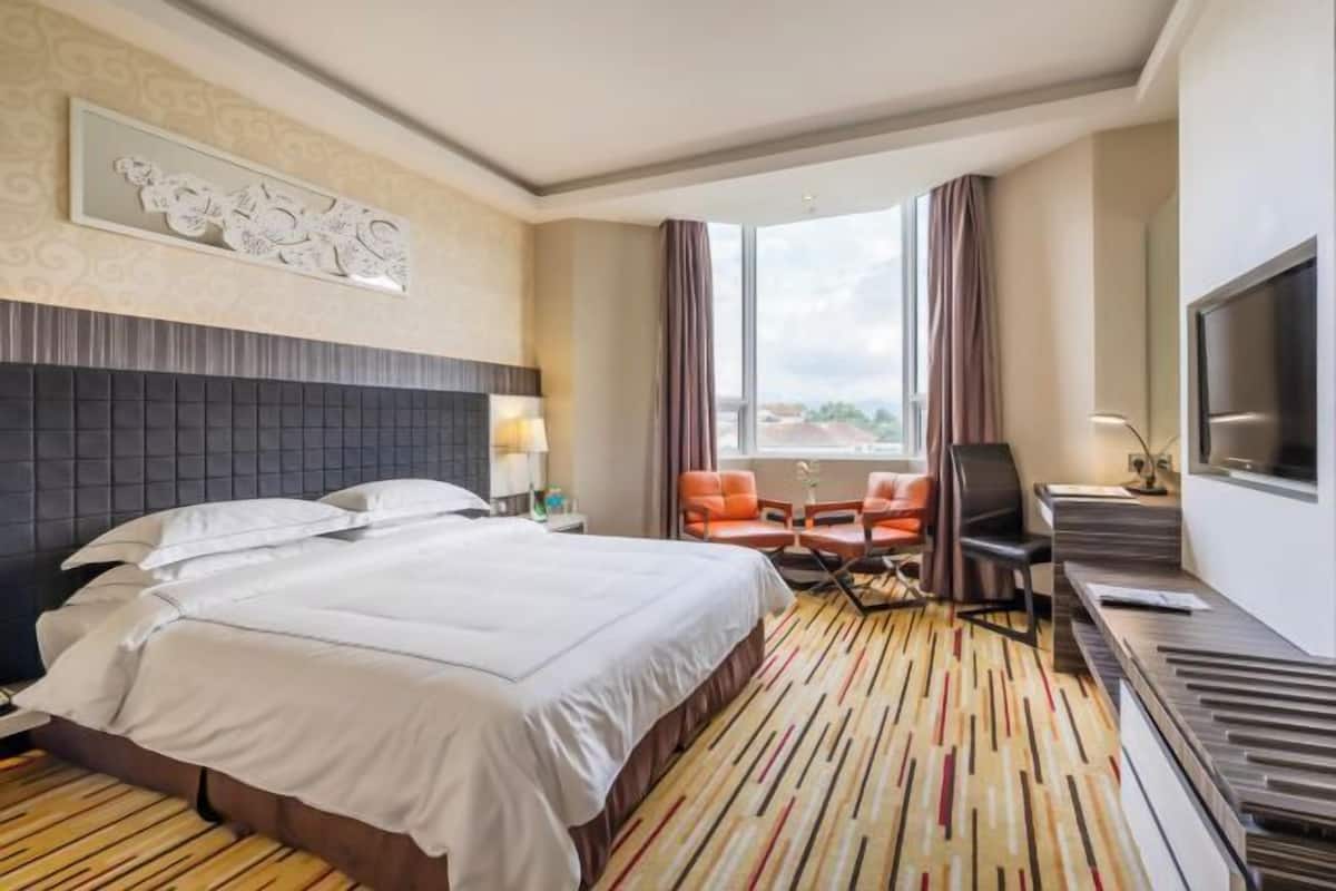 1 bedroom, free minibar, in-room safe, desk